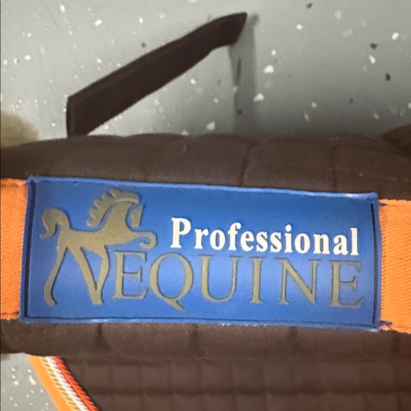 NEVER USED Professional Equine Brown Saddle Pad Sherpa lining - Picture 4 of 5